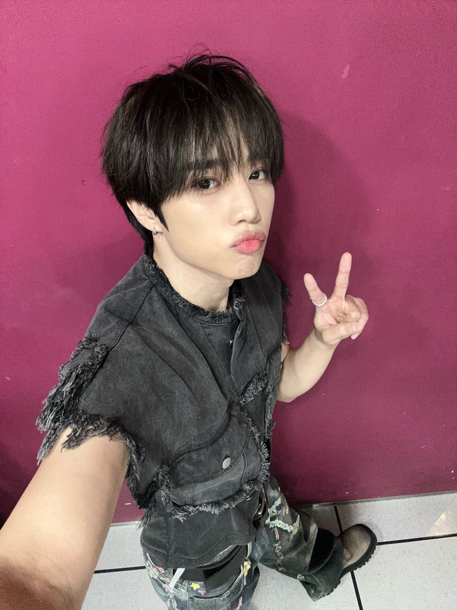 이 각도 참 오랜만이두야ㅜㅠㅠㅠㅠ 
참 귀엽게 나오는 각도야🥹🥹🥹