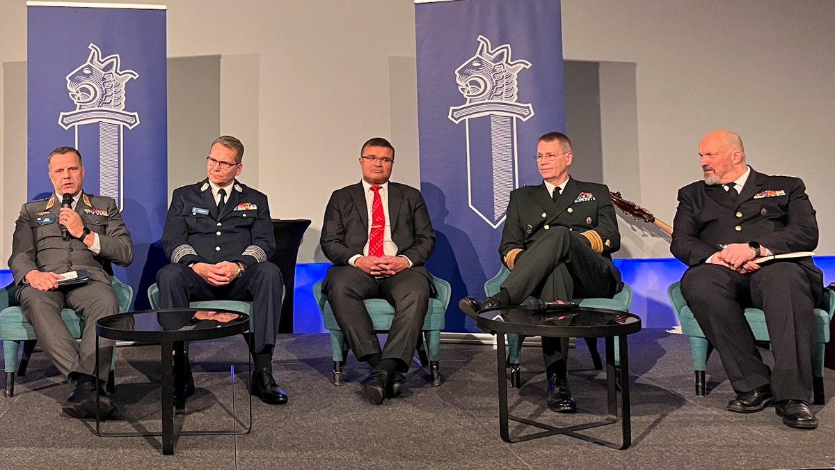 Vuoden Poliisi 2025 julkistettiin tänään. Juhlaseminaarissa Suomen turvallisuuden ylimmät johtajat keskustelivat moniviranomaistilanteiden kehittämisestä ja onnistumisista <a href="/Puolustusvoimat/">Puolustusvoimat</a>  <a href="/rajavartijat/">Rajavartiolaitos</a>  <a href="/SuomenTulli/">Tulli</a>  <a href="/Pelastustoimi/">Pelastustoimi</a>  <a href="/Finnchod/">PVKOM Janne Jaakkola</a>  <a href="/KimmoKohvakka/">Kimmo Kohvakka</a>  <a href="/ilkkakoskimki/">Ilkka Koskimäki</a>