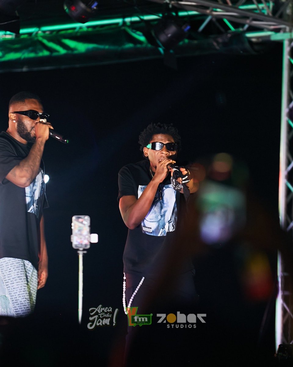Y1079FM's tweet image. Big love to @r2bees 🧡💚 for headlining #AreaCodesJam25 🥳🙌🏽🔥

📸: @zoharstudiosgh 

#AreaCodesJam #PinkOnY #PinkAreaCodesJam #yfmghana #ytvghana #fyp #breastcancerawarenessmonth #omarsterling #mugeez #r2bees