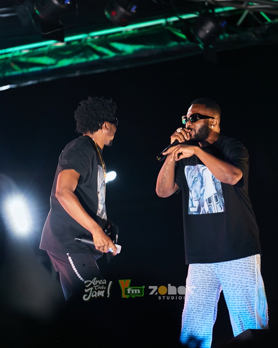 Y1079FM's tweet image. Big love to @r2bees 🧡💚 for headlining #AreaCodesJam25 🥳🙌🏽🔥

📸: @zoharstudiosgh 

#AreaCodesJam #PinkOnY #PinkAreaCodesJam #yfmghana #ytvghana #fyp #breastcancerawarenessmonth #omarsterling #mugeez #r2bees