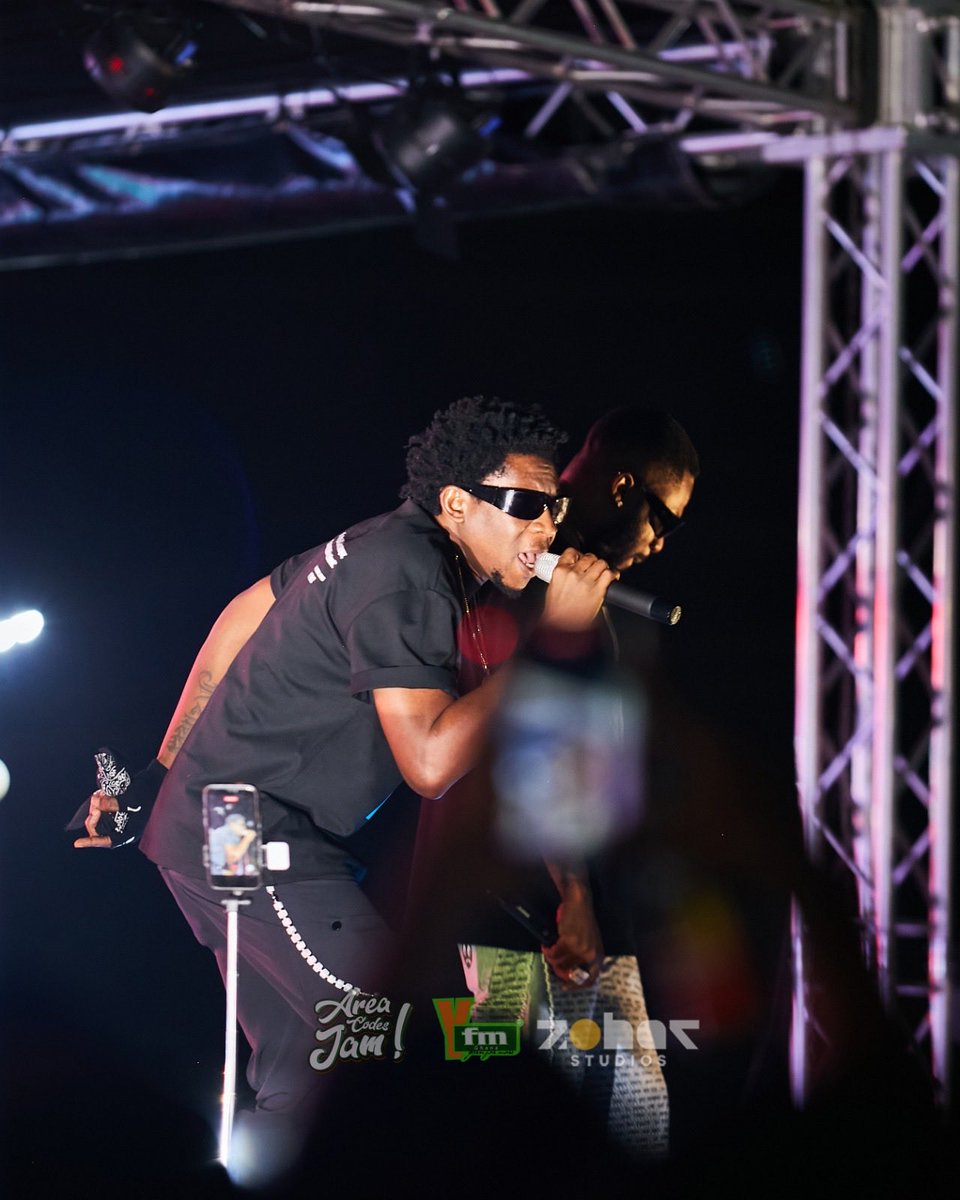 Y1079FM's tweet image. Big love to @r2bees 🧡💚 for headlining #AreaCodesJam25 🥳🙌🏽🔥

📸: @zoharstudiosgh 

#AreaCodesJam #PinkOnY #PinkAreaCodesJam #yfmghana #ytvghana #fyp #breastcancerawarenessmonth #omarsterling #mugeez #r2bees