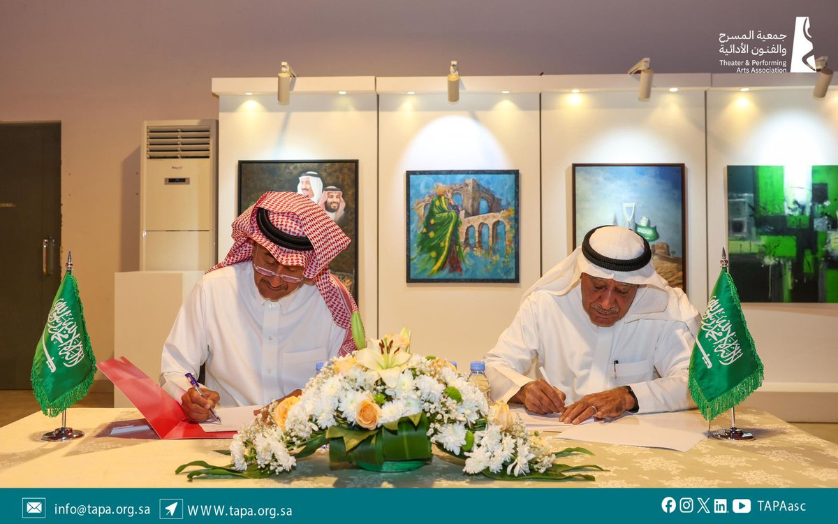 tapaasc's tweet photo. وقع رئيس مجل�� إدارة جمعية المسرح والفنون الأدائية الأستاذ ناصر القصبي  
ورئيس مجلس إدارة الجمعية العربية السعودية للثقافة والفنون  الأستاذ عبد العزيز السماعيل،
 مذكرة تفاهم تهدف إلى :
تعزيز  الأعمال المشتركة في المجالات الثقافية بالمسرح بما يخدم القطاع
وأبرز بنود الاتفاقية:
.  التعاون في تنفيذ البرامج والمشاريع المشتركة
. الاستفادة من المقرات والمرافق التابعة للطرفين
. تفعيل مبادرة (سفراء الجمعية) عبر فروع جمعية الثقافة والفنون
. تبادل  قواعد البيانات
.  التعاون في تنظيم الفعاليات والمهرجانات
.  تطوير برامج التدريب

#جمعية_المسرح_والفنون_الأدائية
#جمعية_الثقافة_وا��فنون