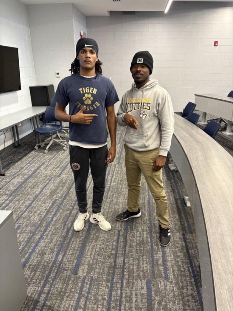 jamarr26's tweet photo. Big Thanks to Coach Adam’s for stopping by today! 🔒 @MiltonWAdamsII
 @RecruitGeorgia @Coachkdantzler @CoachJTW https://t.co/wmGFKtky1U