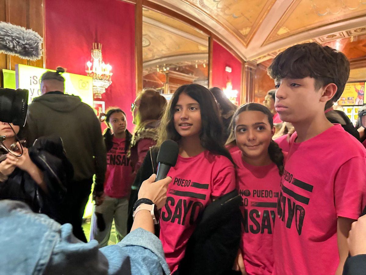 csanalfonso's tweet photo. ¡Hoy hemos vivido ✨ el Making Of Day en @ReyLeonMusical gracias a @StageEntertain y #EmoveFestival!
🎭 Vestuario, escenografía, artistas y equipo técnico... nos han permitido vivir la magia del teatro musical desde dentro.
#MakingOf #ElReyLeón #ArtesEscénicas
@ARTESecm https://t.co/nqAKHnklXM