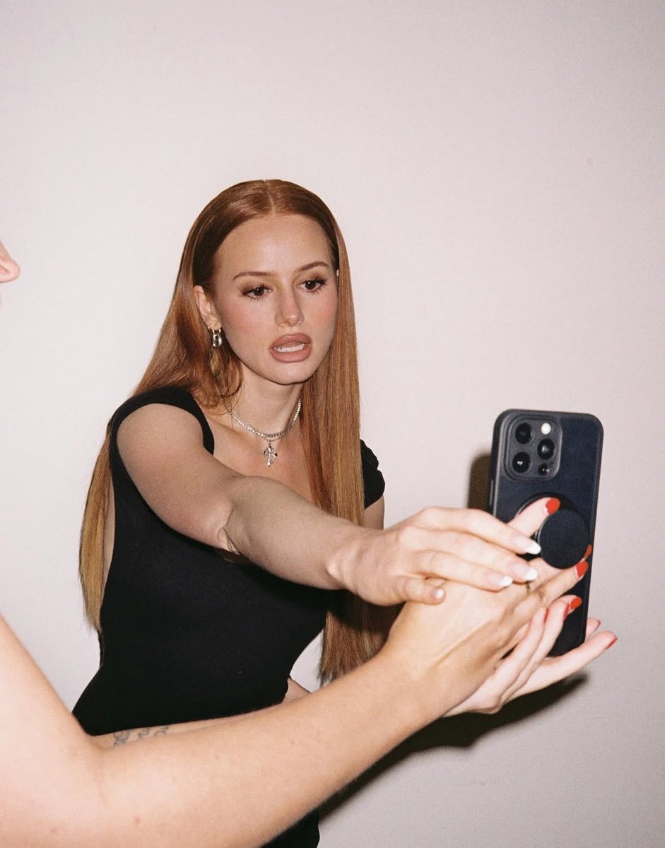 madelaine petsch bot tweet media
