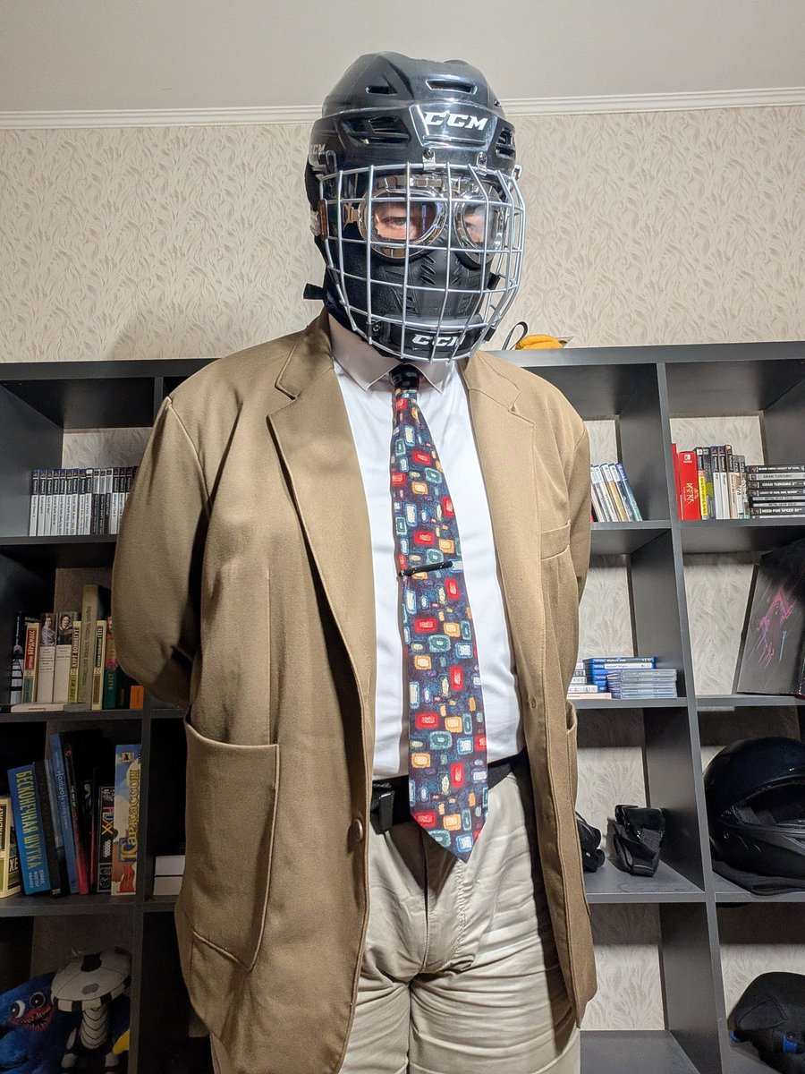 ArgonianPetr's tweet photo. Nah, this blazer is better without any vest.
#suit #helmet #mssk #suits https://t.co/d8JtBEToiD