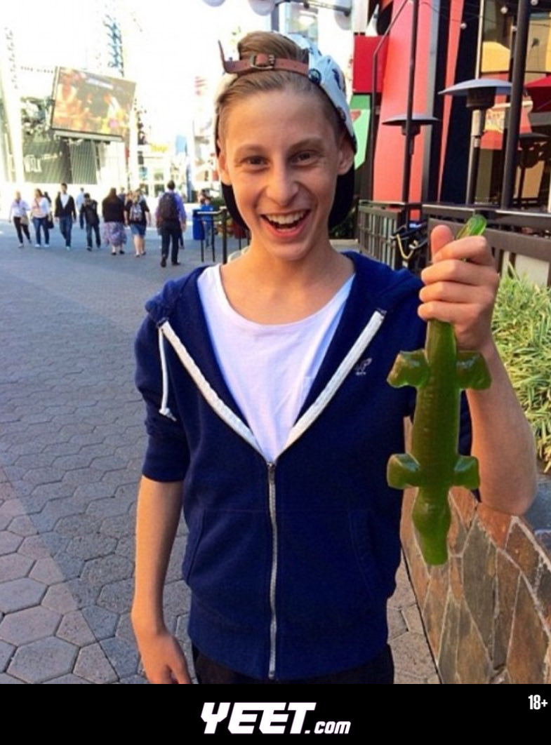 The weird lore of Ben Pasternak: •born in Sydney in 1999 to two university  professors •starts coding apps at 13 •gets bored in science class and  builds Impossible Rush in a single