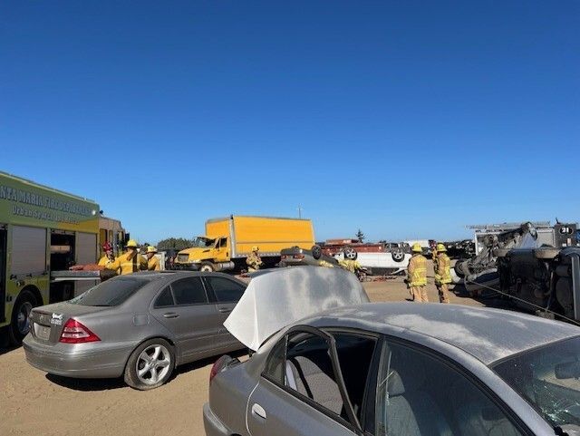 PIOSBCFireInfo's tweet image. Teamwork in action! 🚒
Santa Barbara County Fire and Santa Maria Fire teamed up for auto extrication training — practicing vehicle stabilization, rescue techniques, and learning each other’s equipment to better serve our communities together.