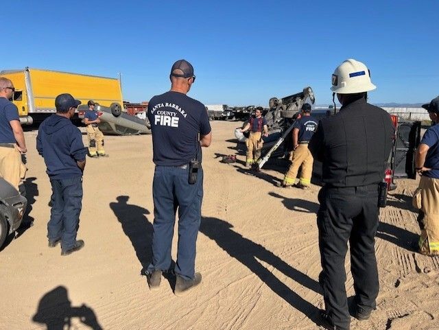 PIOSBCFireInfo's tweet image. Teamwork in action! 🚒
Santa Barbara County Fire and Santa Maria Fire teamed up for auto extrication training — practicing vehicle stabilization, rescue techniques, and learning each other’s equipment to better serve our communities together.