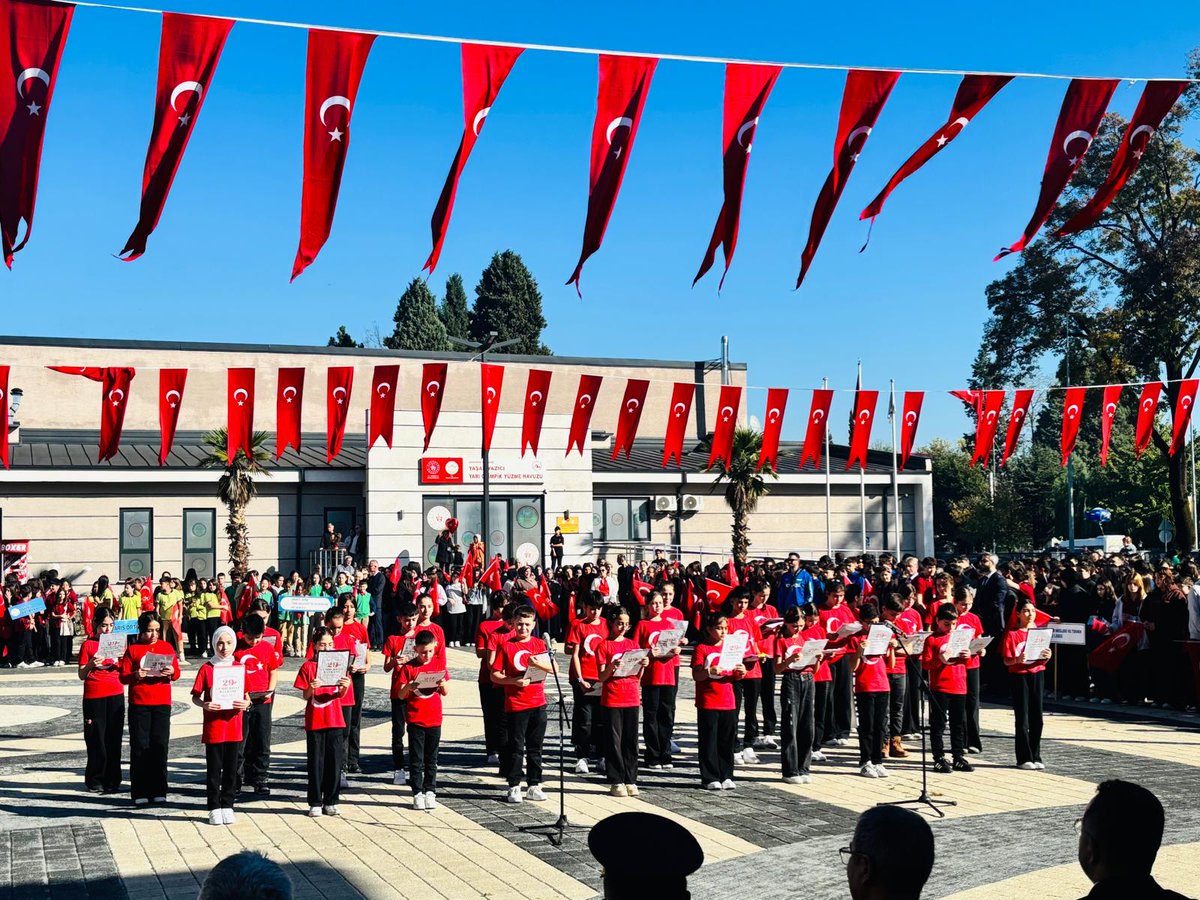 Cumhuriyet Bayramını büyük bir coşkuyla kutladık. İlçe programını düzenleyen öğretmen ve öğrencilerimize teşekkür ediyoruz.
<a href="/akyazimem/">Akyazı İlçe Millî Eğitim Müdürlüğü</a> 
<a href="/Hasan_Can_54/">Hasan CAN</a> 
#cumhuriyetbayramı