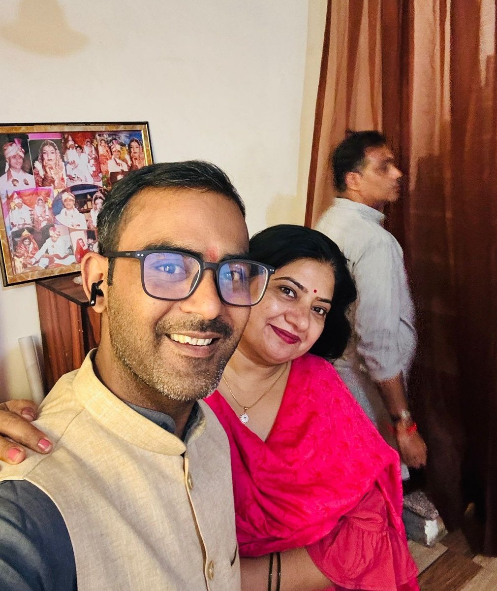 समाजिक योद्धा मेरे  अत्यंत लाडले भाई विजय <a href="/officeofvijay1/">विजय पाठक</a>  को जन्मदिन की हार्दिक शुभकामनाएं । महादेव हमेशा अपनी कृपा दृष्टि बनाए रखें आप पर स्वस्थ रहो जीवन में उन्नति करो आपका जीवन हमेशा यूहीं ऊर्जावान, प्रेरणादायी और जनसेवा के कार्यों से परिपूर्ण रहे।
आप इसी तरह देश और समाज के