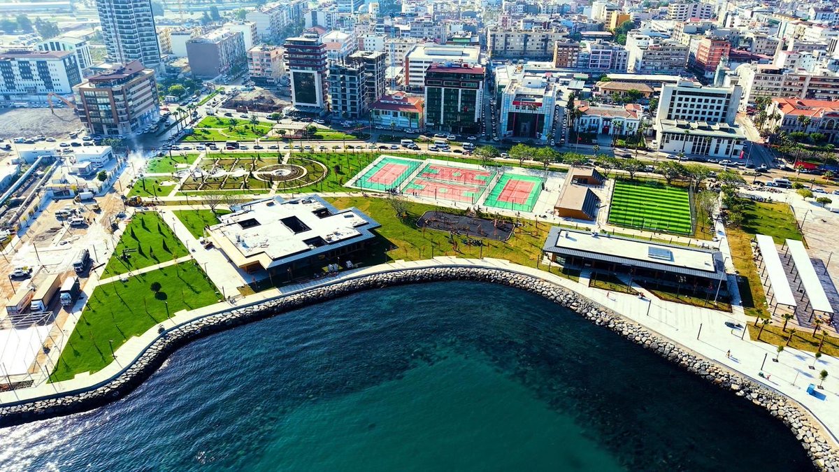 Temel atma töreninde oradaydım. 

Iskenderun harika bir sahil şeridine kavuştu.

Murat Kurum sadece konutların ayağa kalkması için değil şehirlerin ihya edilmesi ve yaşanılabilir yerler olması için ciddi bir çaba sarf ediyor. Günlük telaşın içerisinde gözümüzden kaçıyor ama