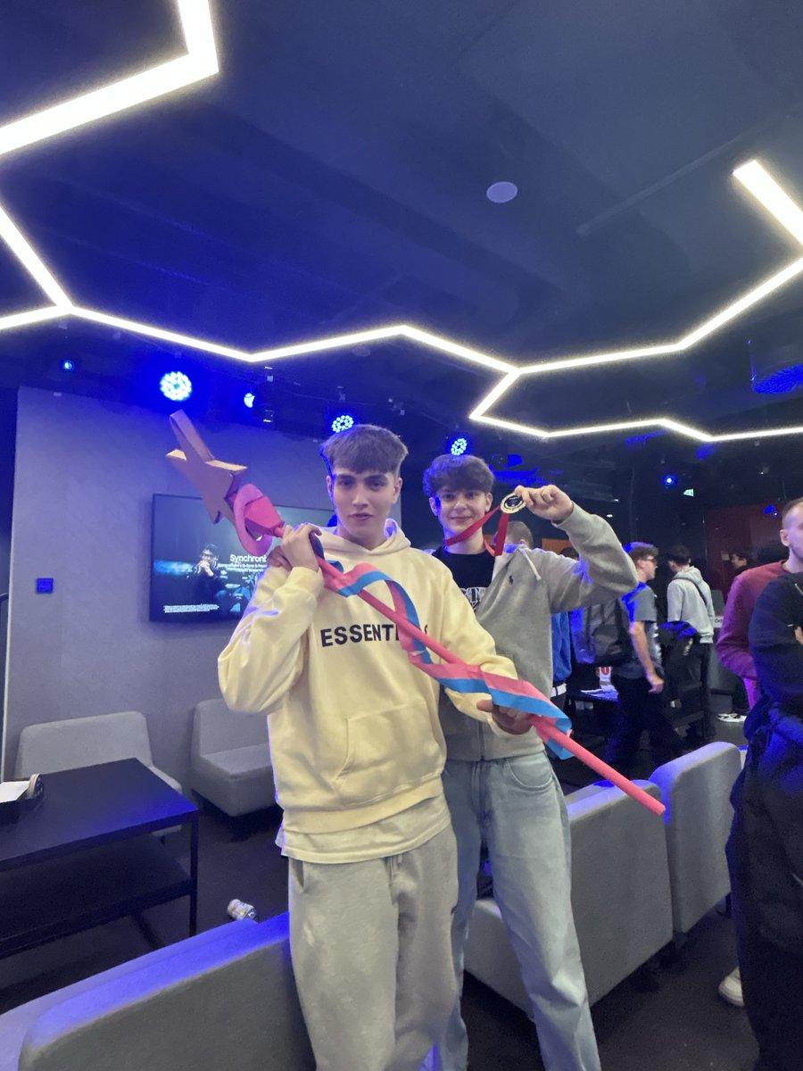 vortrexik's tweet image. AURA CZSK W/ WINNER @strapitak