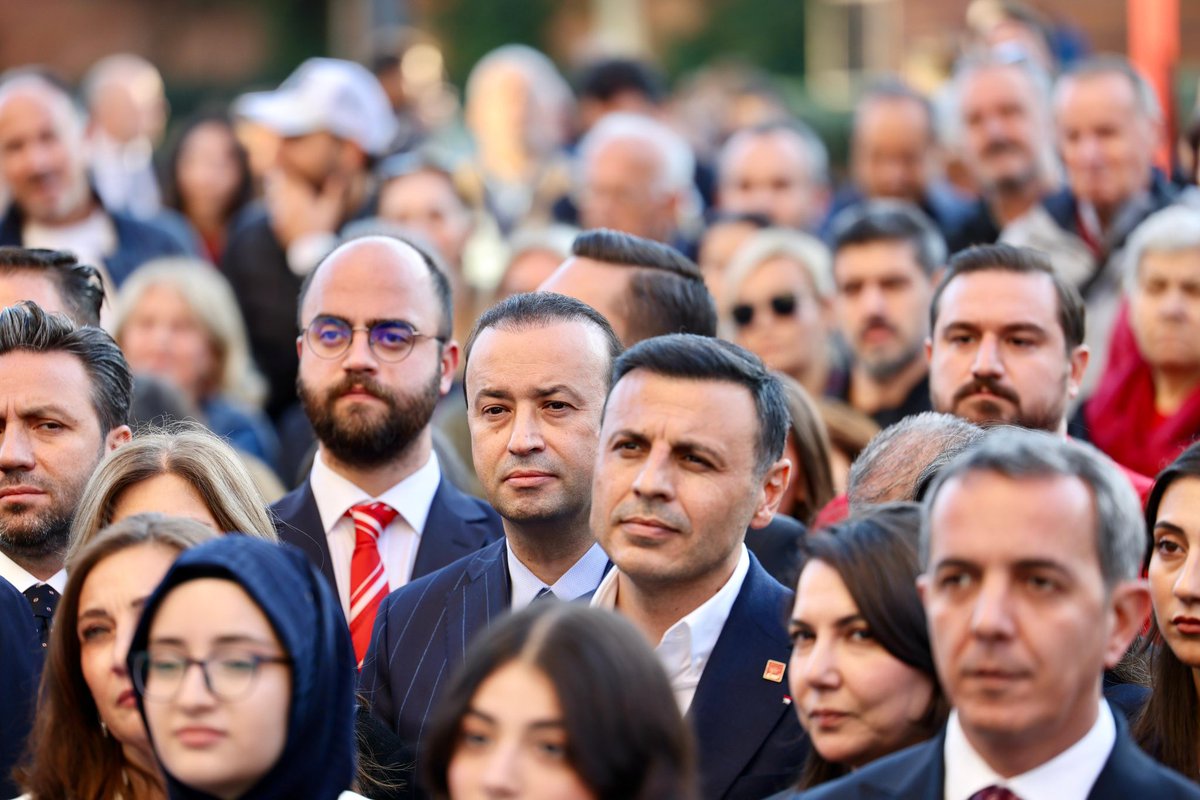 Cumhuriyetimizin 102. yılında, İstanbul’un kalbinde gençlerimiz için çok anlamlı bir eseri hizmete açtık.🇹🇷

Arazi değeri 6,5 milyar TL olan Şişli Mecidiyeköy’de, 800 milyon TL yatırımla tamamlanan İBB Zübeyde Hanım Kız Öğrenci Yurdu, Genel Başkanımız Özgür Özel ve İBB