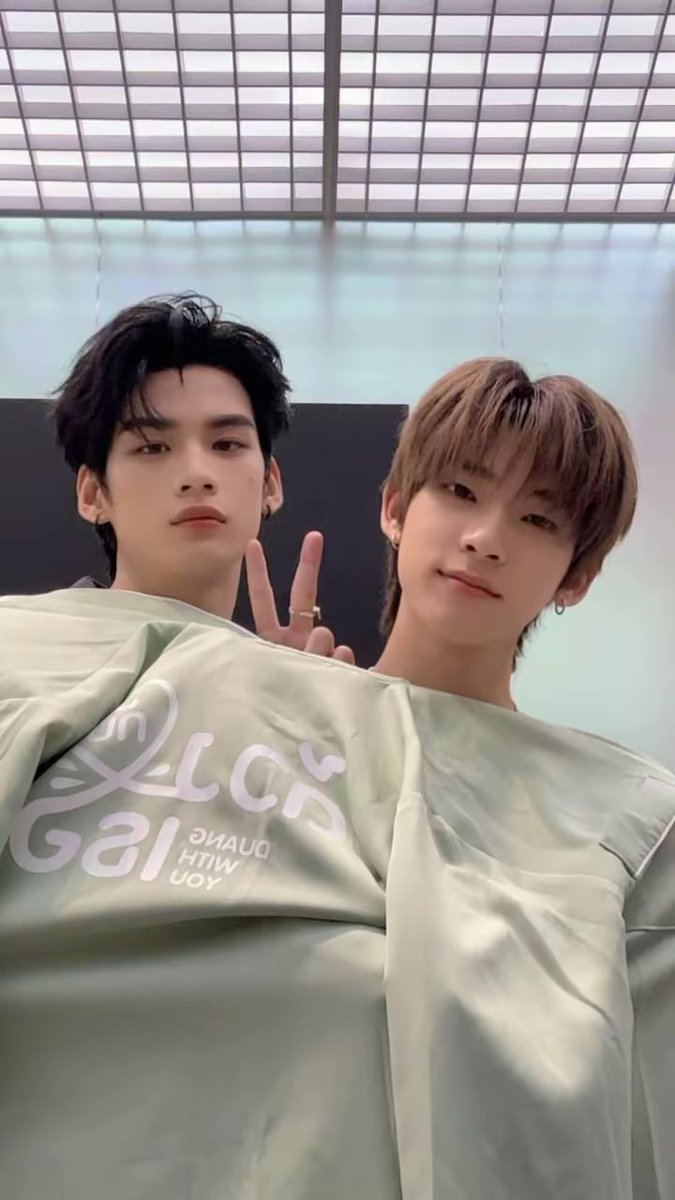 ubl_umbrella's tweet photo. [BTS] 🎧 🎸 Liberadas algumas fotos das gravações do bl #DuangWithYouSeries, que será protagonizado pelos atores #PorTeetee.

🎥 [Piloto Oficial]: https://t.co/wRTIghrZpx

📌Sem data de estreia!

Duang With You 20
#ด้วงQ20แล้วนะเธอ

Duang With You 21
#ด้วงQ21แล้วนะเธอ

#MANDEWORK 
#DomundiTv