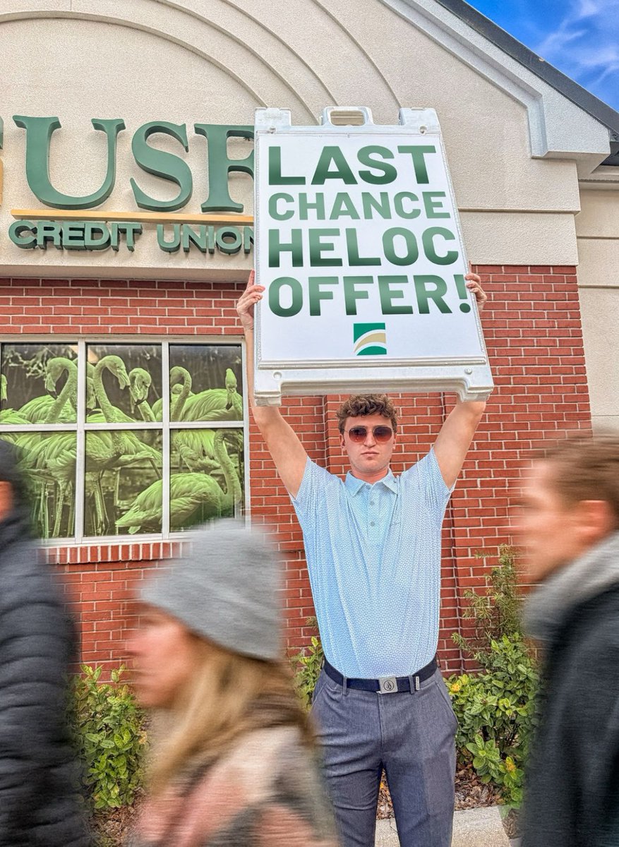 usffcu's tweet image. Remember the sign guy? He’s still out there, but this time he’s got a new message 🪧
Last chance to grab our 4.99% Intro APR HELOC offer before it ends Oct 31!
💸 usfcu.com/cash

#USFCU #SignGuy #HELOC #LastChance #TampaBay