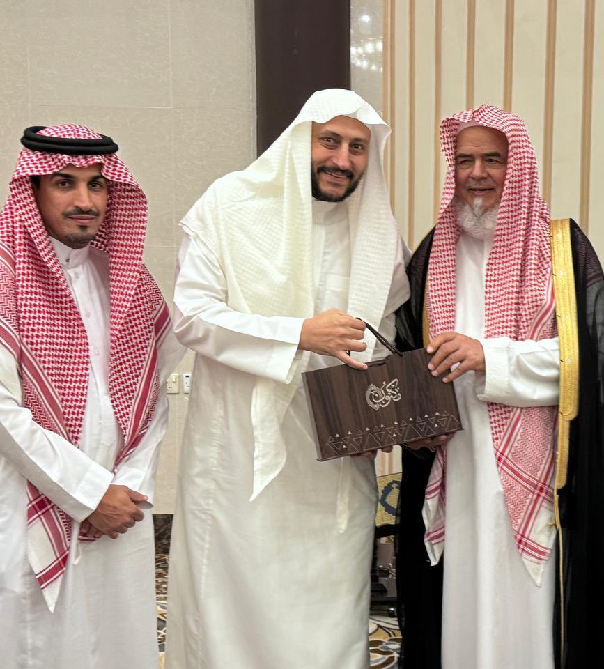 بفضل الله تم تكريمي الليلة من سعادة فضيلة رئيس مجلس إدارة الجمعية الخيرية لتحفيظ القرآن الكريم بالرياض <a href="/MaknonOrgSa/">جمعية مكنون لتحفيظ القرآن بالرياض</a> 
الشيخ/ عبدالرحمن بن عبدالله الهذلول حفظه الله.
وسعادة النائب الأول لرئيس مجلس الإدارة - غرفة الرياض، رئيس اللجنة الوطنية العقارية - اتحاد الغرف السعودية الأستاذ/