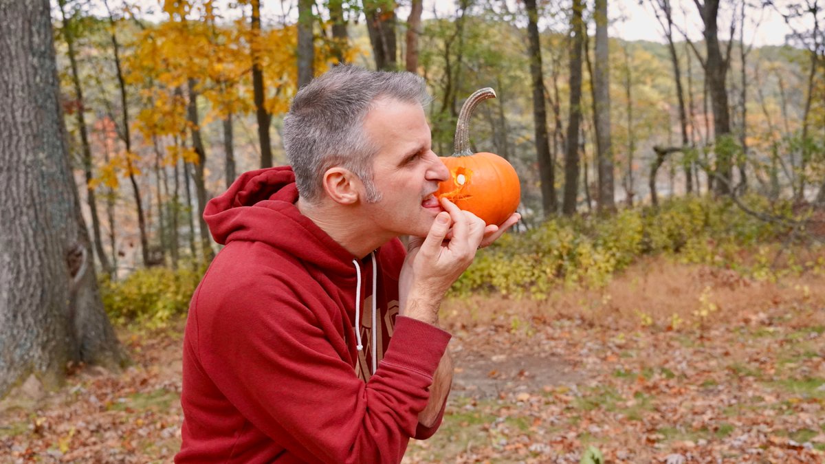 The_AlexHidalgo's tweet image. There are worse things to eat than the insides of your #pumpkin? Right? #Halloween #Jackolantern @baggins_bow