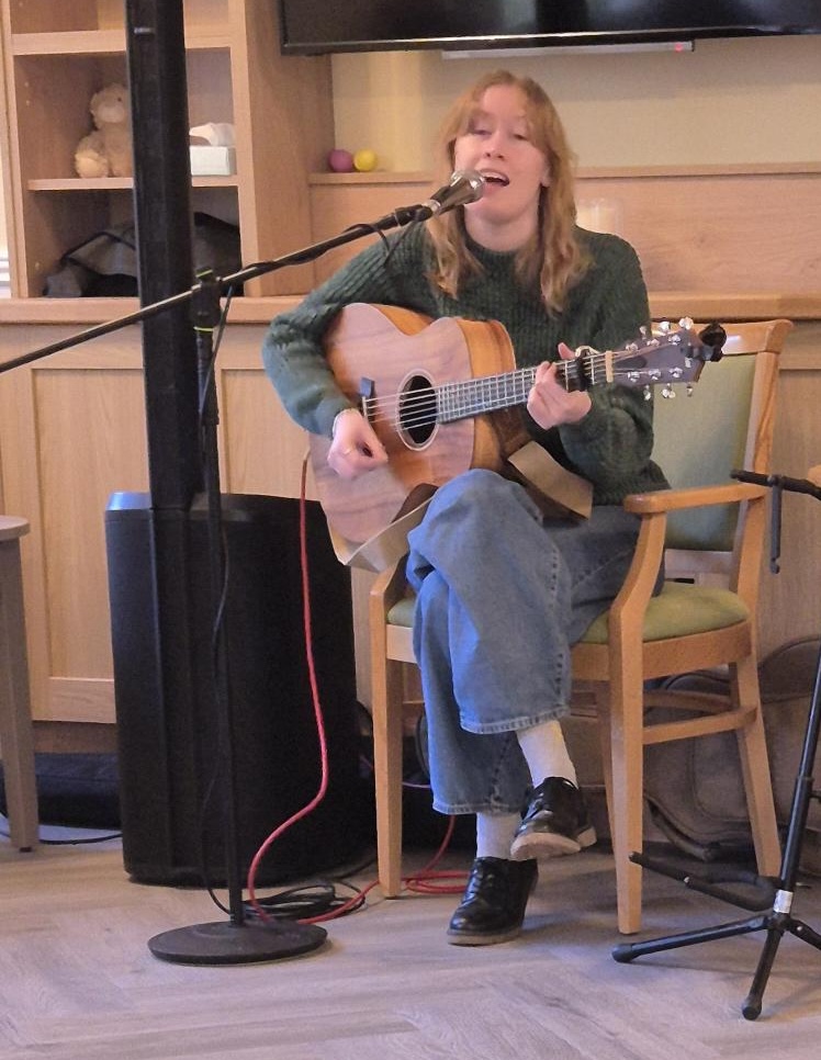 CedarCourtHome's tweet image. We have had a very busy week. Ellie came to sing with her guitar on Tuesday, while today was spent heading out to lunch and singing with Margo. We have loved every minute #BusyWeek #SingingFun #DaysOut #Daytrips