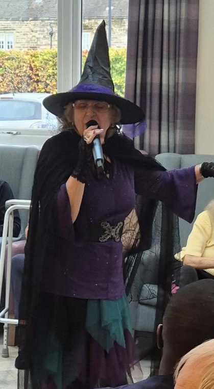 CedarCourtHome's tweet image. We have had a very busy week. Ellie came to sing with her guitar on Tuesday, while today was spent heading out to lunch and singing with Margo. We have loved every minute #BusyWeek #SingingFun #DaysOut #Daytrips