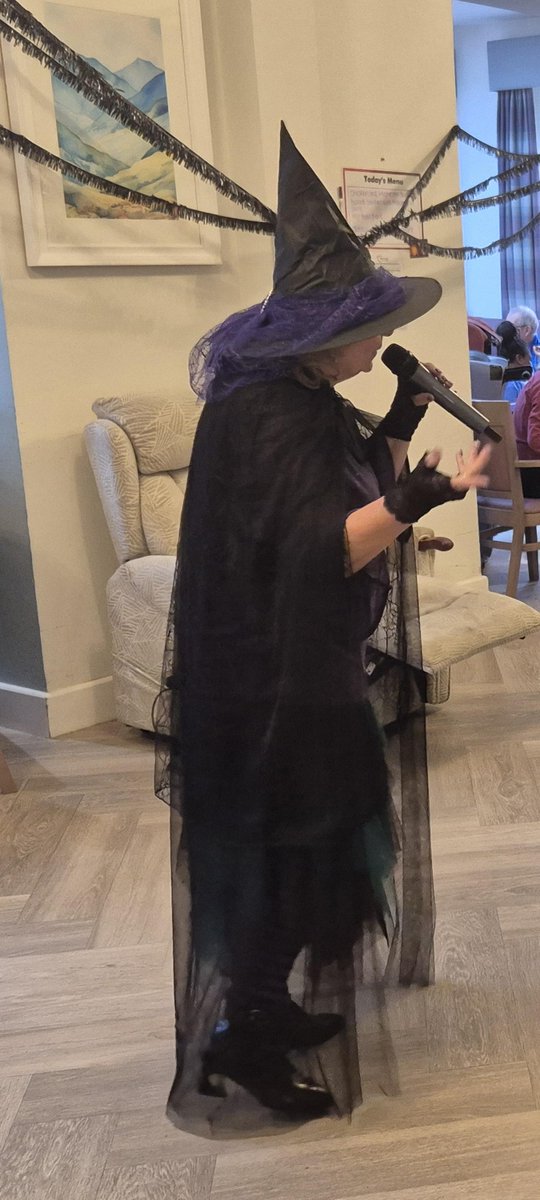 CedarCourtHome's tweet image. We have had a very busy week. Ellie came to sing with her guitar on Tuesday, while today was spent heading out to lunch and singing with Margo. We have loved every minute #BusyWeek #SingingFun #DaysOut #Daytrips