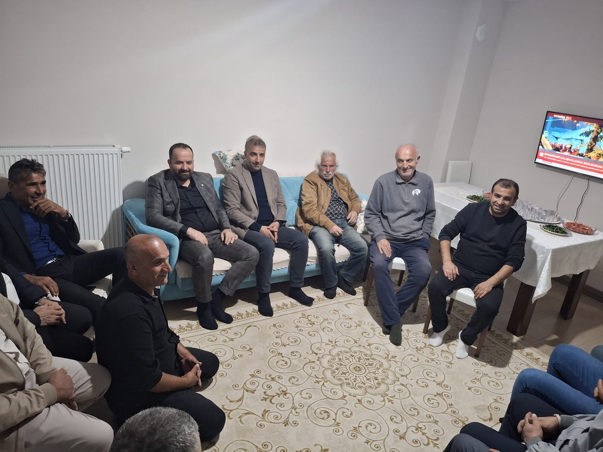 <a href="/gokhangok44/">Gökhan Gök</a> Genel Merkezimizin talimatlarıyla başlatılan ‘Hayırlı Günler Komşum’ ziyaretleri kapsamında, Akçadağ ilçemizde, Akçadağ İlçe Başkanımız Saim İlhan İl Sekreterimiz Zeynel karademir ve il başkan yardımcılarımız Ayhan Gönültaş Erhan dağdeviren Oktay karabulut ile