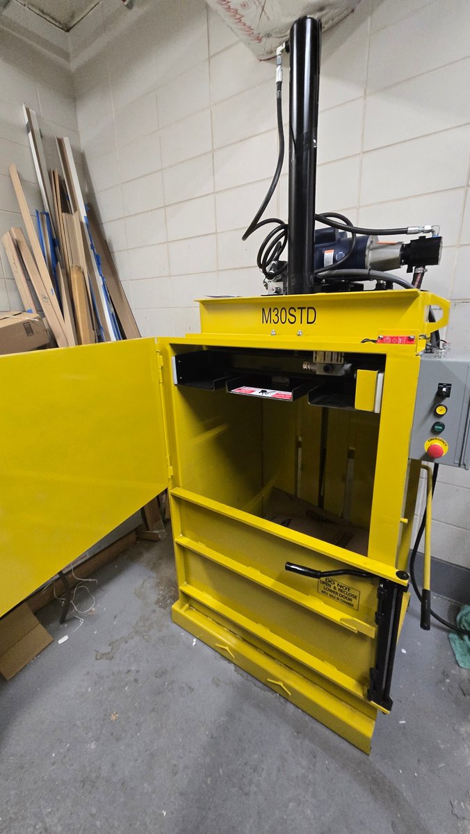 recycleharmony's tweet image. Big city, smart recycling. 
In New York City, every square foot matters — and so does sustainability. That’s why building managers like this one in a prominent NYC tower rely on Harmony’s M30STD small recycling baler to efficiently handle cardboard waste!
#recycleharmony
