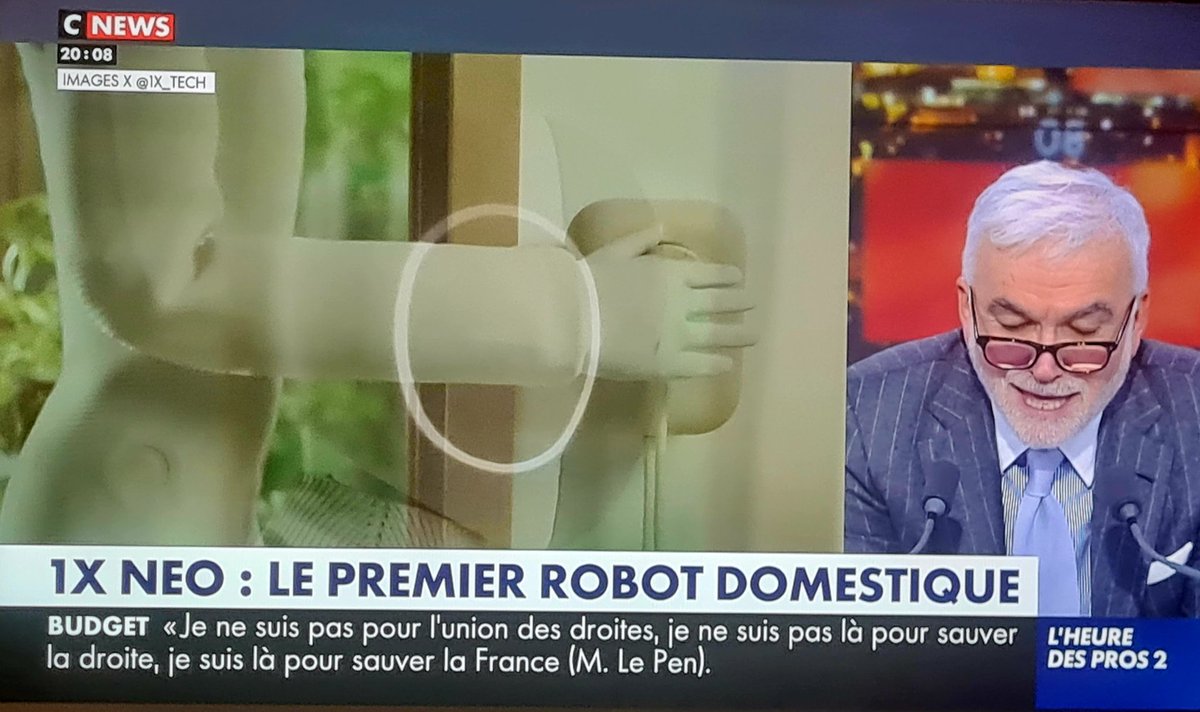 MagLiber3's tweet image. Sujet au début du journal de #Praud
Le premier robot domestique 
1X NEO, coûte 17 000 euros 🤣

Q dans la Place 😉🍿