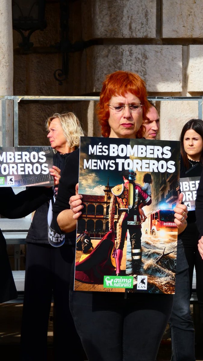 rosaveganavlc's tweet photo. 14 Mas bomberos y 0 toreros. Salvar vidas vs mata vidas.
#FeijooActuaDANA #ValenciaTeNecesita #JusticiaDANA
@rccoon_org
@vlcanimalsave
@animanaturalis https://t.co/mzhCCirCc1