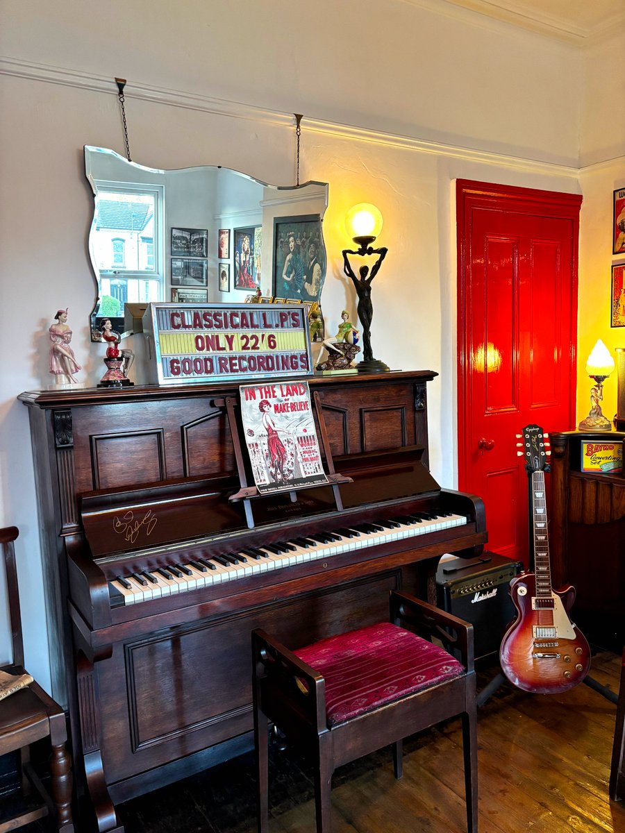 TheMusicalBoxRS's tweet image. Our second shop floor has been glowing through golden hour this week! ☀️

When we begun restoring the building a few years ago we uncovered long lost relics from the past buried underneath piles upon piles of records, everything we unearthed had been hidden away for decades.

We…
