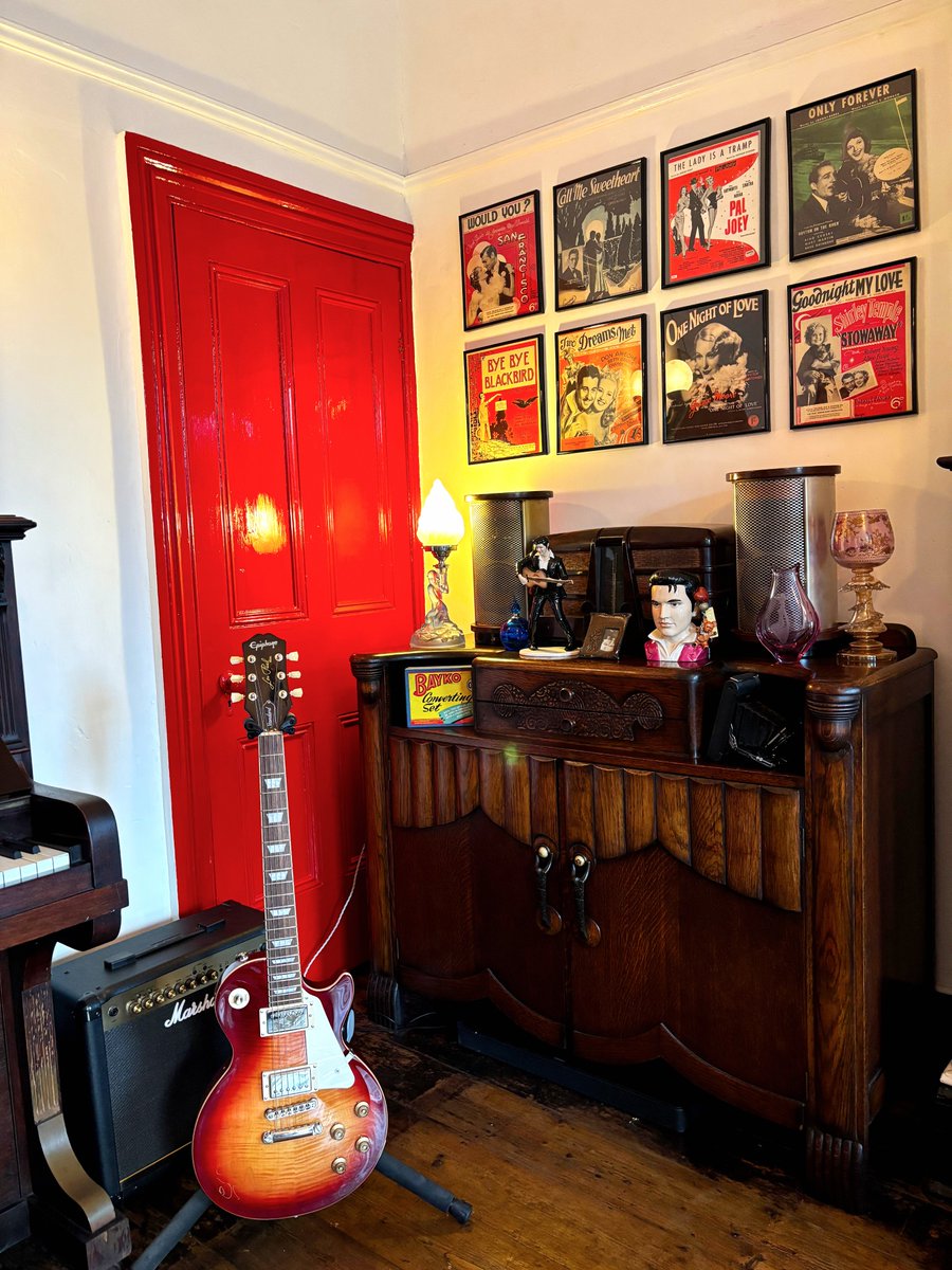 TheMusicalBoxRS's tweet image. Our second shop floor has been glowing through golden hour this week! ☀️

When we begun restoring the building a few years ago we uncovered long lost relics from the past buried underneath piles upon piles of records, everything we unearthed had been hidden away for decades.

We…