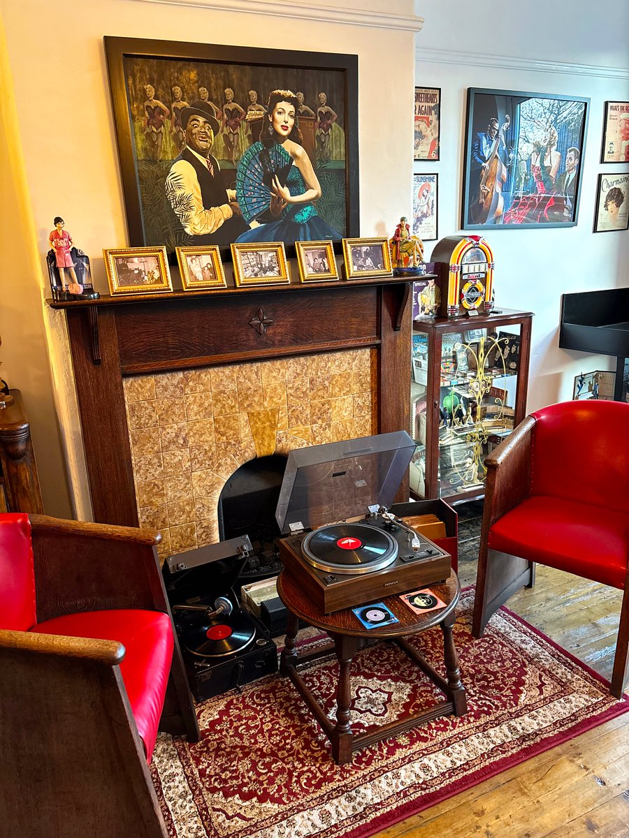 TheMusicalBoxRS's tweet image. Our second shop floor has been glowing through golden hour this week! ☀️

When we begun restoring the building a few years ago we uncovered long lost relics from the past buried underneath piles upon piles of records, everything we unearthed had been hidden away for decades.

We…