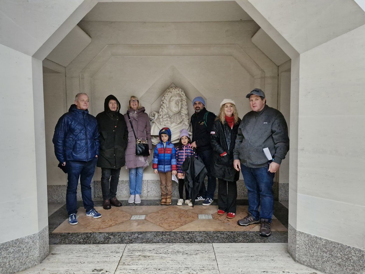 Sheltering from the rain on my <a href="/Guided_Walks/">Hazel Baker</a> Great Fire of London walk today together with Samuel Pepys, who told us so much about what it was like to live through that disaster.

They would have loved some rain in 1666. 

#guidedwalk #greatfireoflondon #cityoflondon