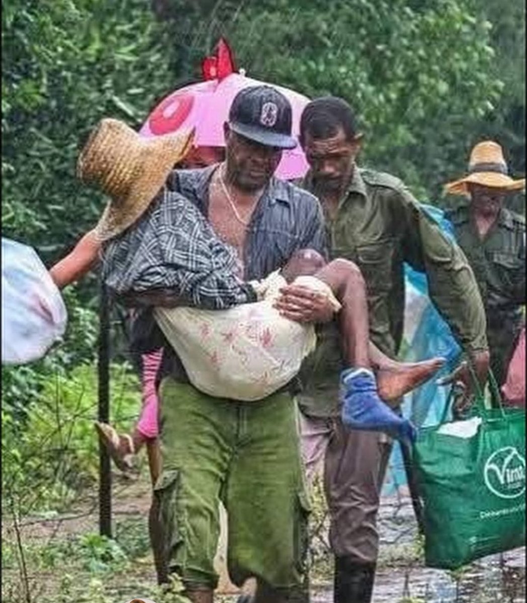 RosaMariaPaya's tweet image. El Oriente cubano está devastado

La dictadura de @DiazCanelB es culpable por la falta de recursos, preparación y asistencia; roba la ayuda humanitaria, ata las manos de la gente y la condena a miseria e indefensión

Los cubanos en el exilio estamos listos para ayudar. Cambiar…