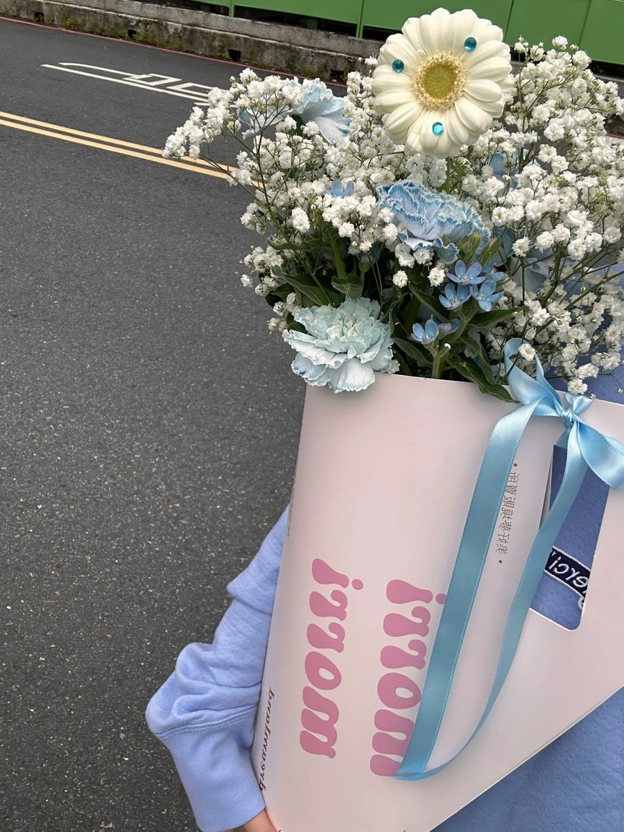 xonxwswf's tweet image. 風がそっと花の香りを運んで、
心までふわっと柔らかくなる。💐✨」