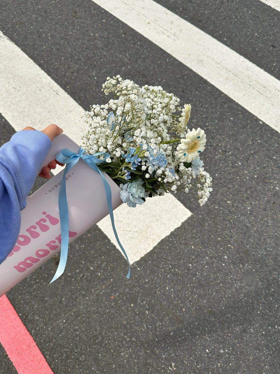 xonxwswf's tweet image. 風がそっと花の香りを運んで、
心までふわっと柔らかくなる。💐✨」