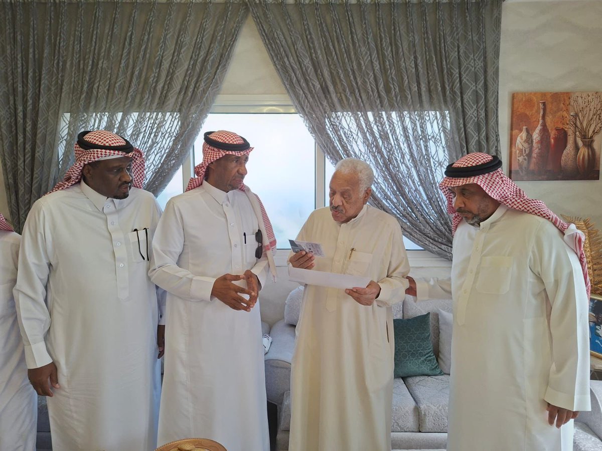 زيارة مميزة للأستاذ محمد المرزوق رئيس لجنة الحكام سابقاً ، وحديث ثري عن مسيرة التحكيم ودور الرواد في تطوير الأجيال ⚽️
#التحكيم_السعودي