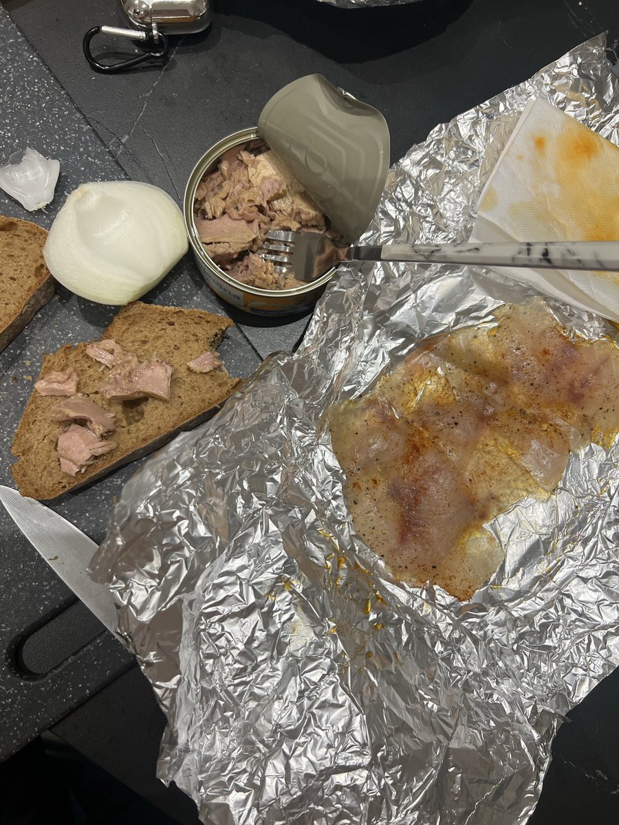 Girl’s dinner, справа снизу карпаччо какой-то рыбы
Беременность отсутствует, просто пмс 
(Мне очень плохо после всего этого)