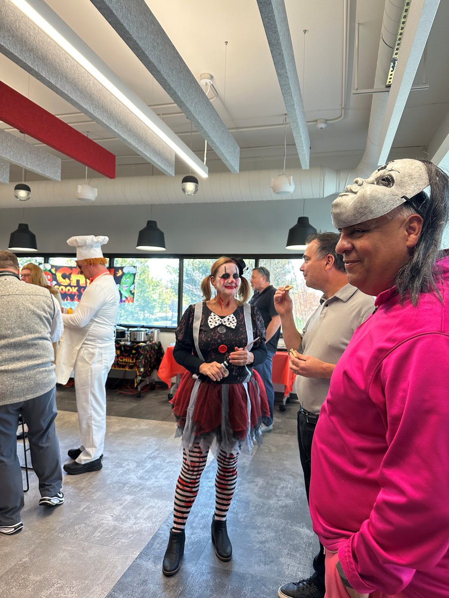 VARGOSolutions's tweet image. The VARGO® team rocked Halloween with creative costumes and our annual chili cook-off. We enjoyed laughs and friendly competition, even as a T-Rex and crazy clown lurked amongst us!

Spirit 👻, spice 🌶️ and everything spooky 🫣!
vargosolutions.com
#HappyHalloween
