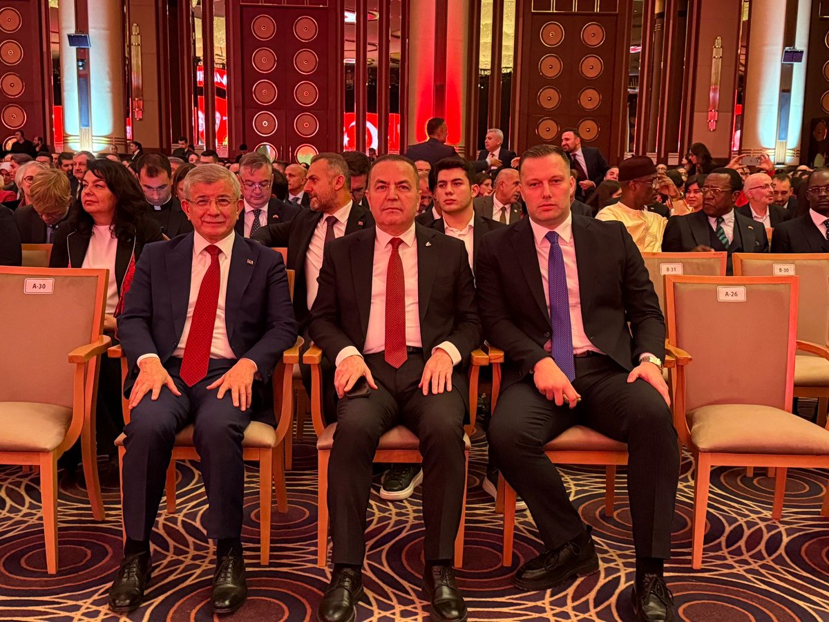 3️⃣Merhum 8. Cumhurbaşkanımız Turgut Özal’ın vizyonu da bu Cumhuriyetin değerleriyle bütünleşmiş; Türkiye’nin ufkunu genişleten, dünyayla entegre bir anlayışın önünü açmıştır.