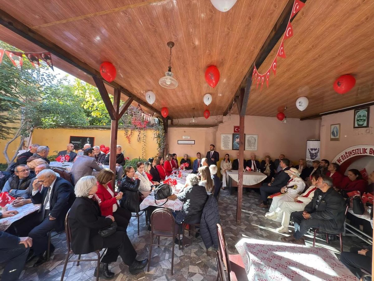 CHPEdirne's tweet image. Cumhuriyetimizin 102. yılını, Atatürkçü Düşünce Derneği’mizin düzenlediği Cumhuriyet Kokteyli’nde büyük bir coşkuyla kutladık.
Atatürk ilke ve devrimleriyle aydınlanan yolda, Cumhuriyetimizi sonsuza dek yaşatacağız! 🇹🇷
#CumhuriyetBayramı #ADD #Atatürk #Cumhuriyet102Yaşında