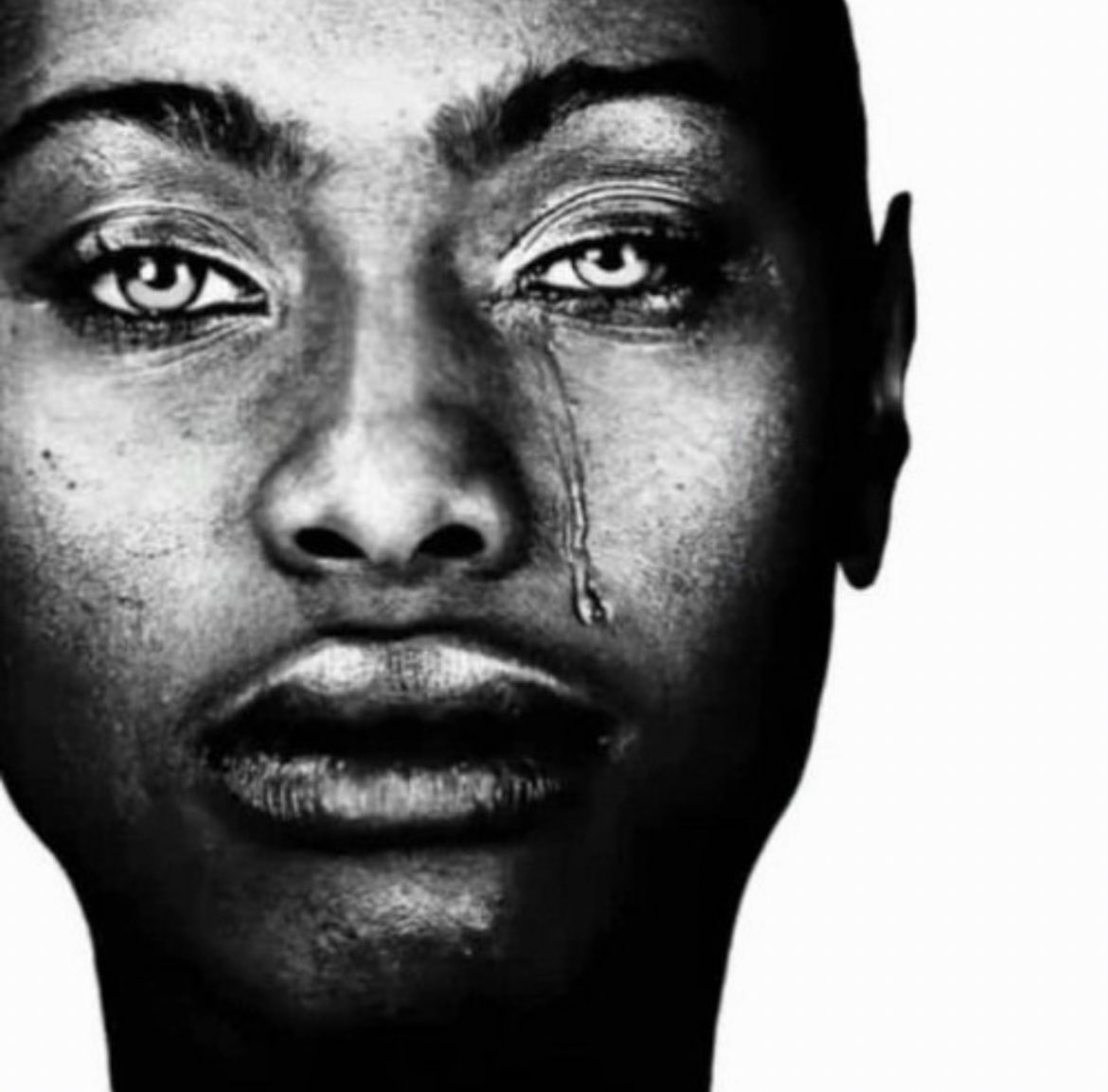 Wufsamri's tweet image. Nigga what, I must be seeing things right?😭✌🏾