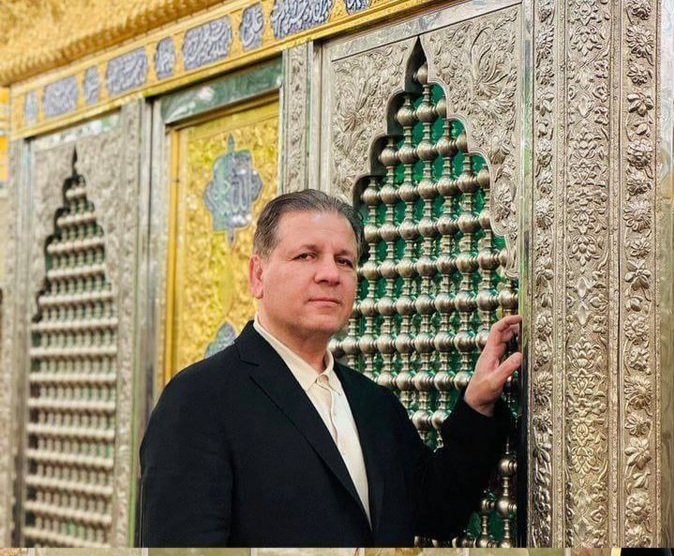 AmirBlueStar1's tweet photo. دزده؟ کلاهبرداره؟ ۲ کوادریلیون پول ملت خورده؟! به تو چه؟!!

عوضش اون ۱۰ روز محرم رو حسینی بوده!!!!

#بانک_آینده https://t.co/CKRlTayZrr