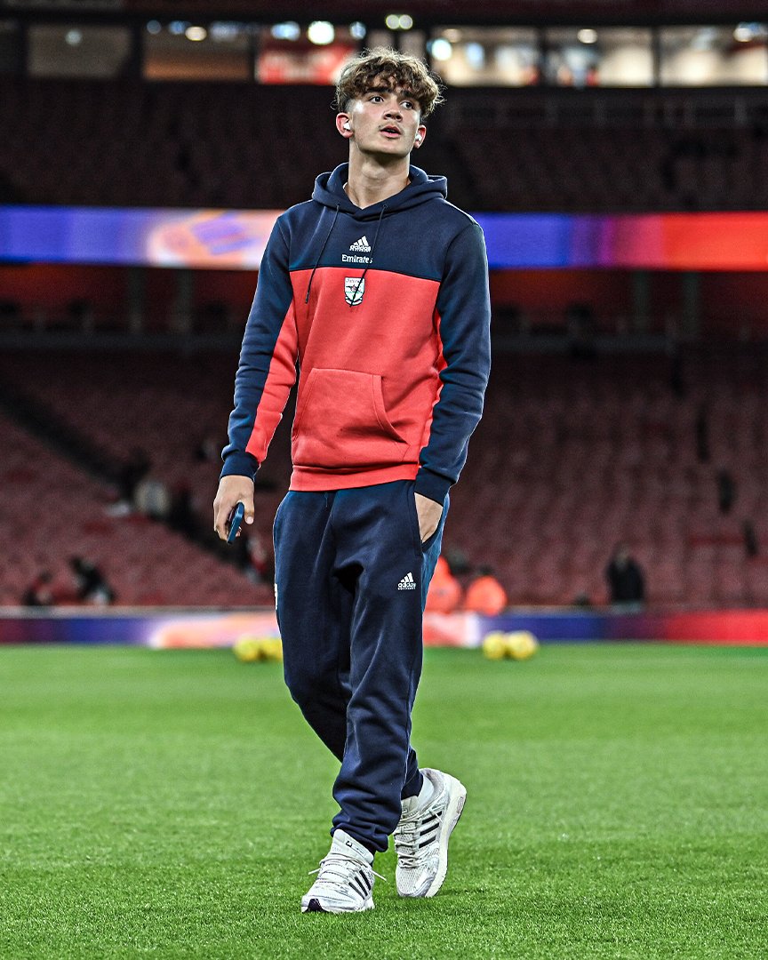 ESPNUK's tweet photo. Max Dowman becomes the youngest player to start a match for a Premier League team across all competitions, aged just 15 years and 302 days 🤯

He is also the first player to do so before the age of 16 👀 https://t.co/mHjBi8pxuE