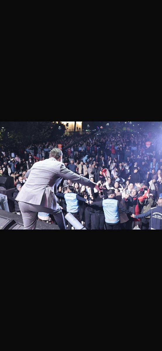 sinanakcil's tweet photo. 29 Ekim İstanbul rekoru dediler mutlu oldum..İyi ki varsınız..Yaşasın Türkiye cumhuriyeti...M.Kemal Atatürk ve silah arkadaşlarına sonsuz sevgi ve minnetle..Teşekkürler Bahçelievler..Teşekkürler @DrHakanBahadir @BahcelievlerBel https://t.co/ht2f5HkOFs