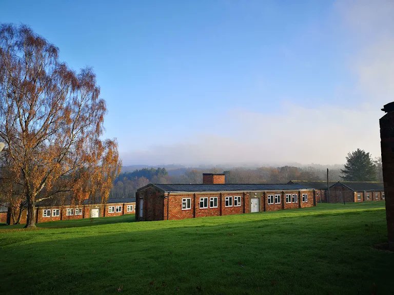 TheBritishIntel's tweet image. 🚨🇬🇧 OUTRAGE IN CROWBOROUGH AS GOVERNMENT PLANS TO HOUSE 900 MIGRANTS IN MILITARY CAMP
The Labour Government has confirmed plans to move up to 900 migrant men into the Crowborough military training camp in East Sussex - a quiet, family town with no police station, limited…