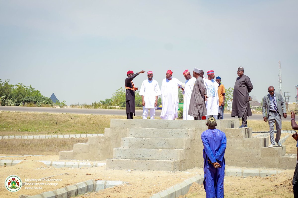 DahirMHashim's tweet image. In continuation of the Urban Renewal Project to redevelop and beautify Kano metropolis led by His Excellency, Alhaji Abba Kabir Yusuf, I paid a working visit today to the ongoing beautification project at Zaria Road Bridge, Naibawa.

This location is one of the major gateways…
