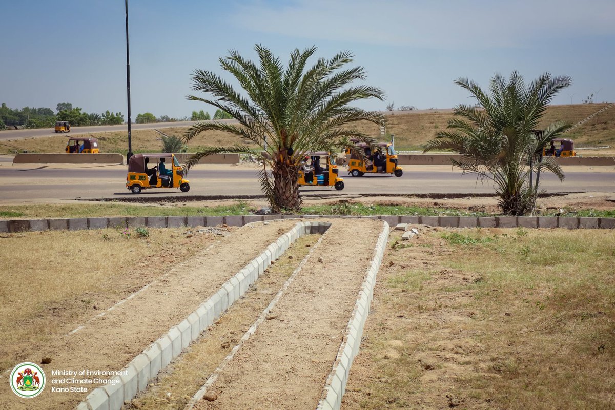 DahirMHashim's tweet image. In continuation of the Urban Renewal Project to redevelop and beautify Kano metropolis led by His Excellency, Alhaji Abba Kabir Yusuf, I paid a working visit today to the ongoing beautification project at Zaria Road Bridge, Naibawa.

This location is one of the major gateways…