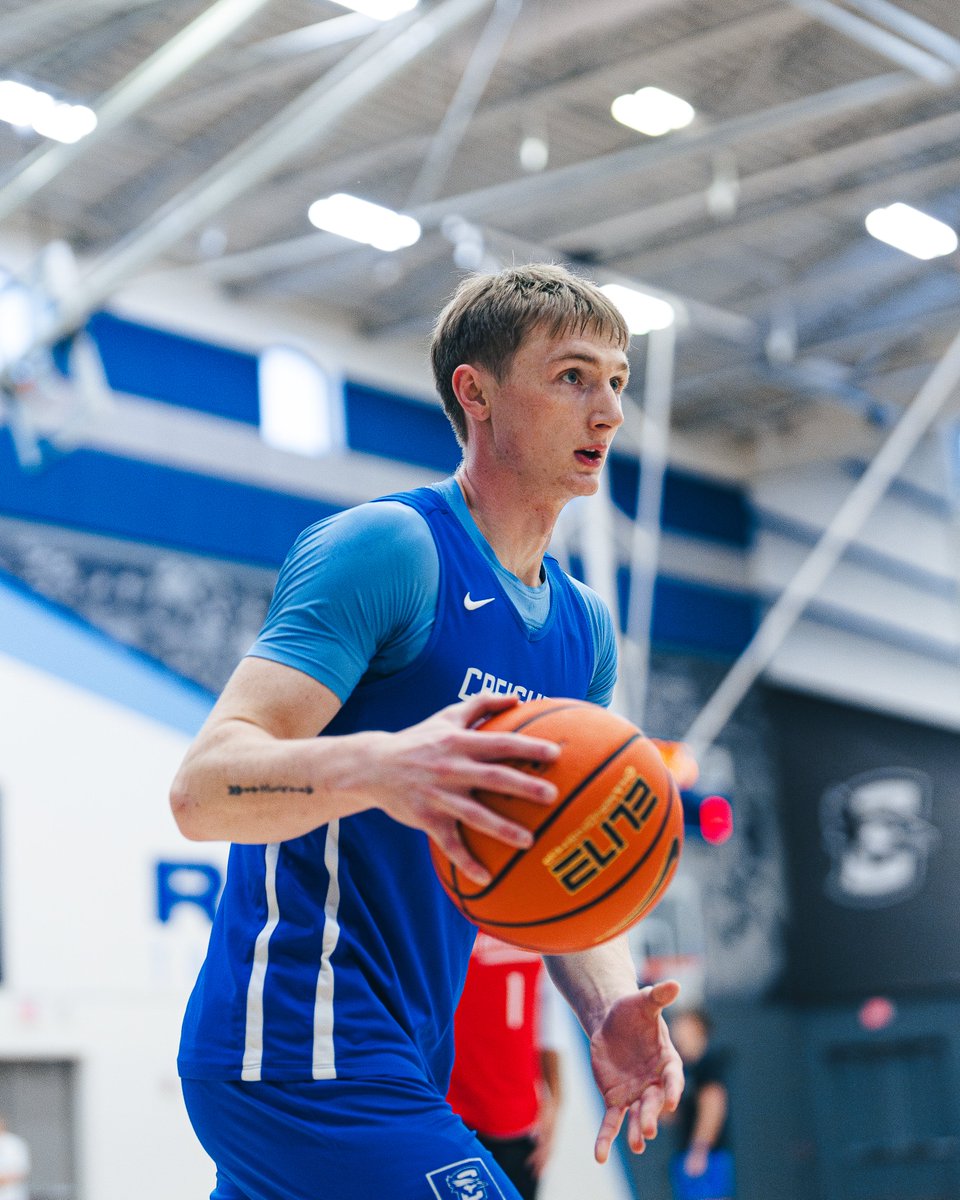 BluejayMBB's tweet photo. Eyes on Opening Night. 

#GoJays x #OpeningFlight https://t.co/kYq8noWJ0C