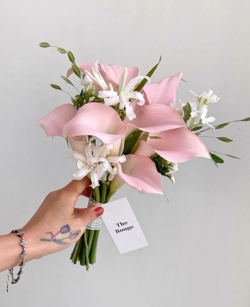 i3Moment's tweet photo. Calla lilies https://t.co/4VYMxBG4sV